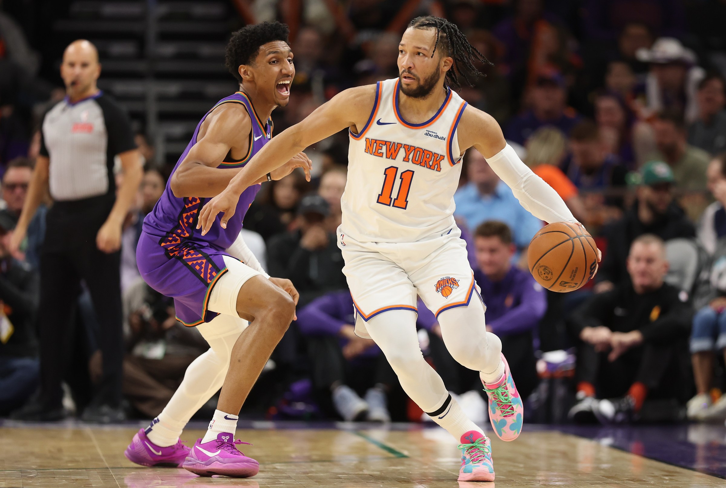 PHOENIX, ARIZONA - NOVEMBER 20: Jalen Brunson #11 of the New York Knicks handles the ball against Ryan Dunn #0 of the Phoenix Suns during the second half of the NBA game at Footprint Center on November 20, 2024 in Phoenix, Arizona. NOTE TO USER: User expressly acknowledges and agrees that, by downloading and/or using this photograph, user is consenting to the terms and conditions of the Getty Images License Agreement. (Photo by Christian Petersen/Getty Images)