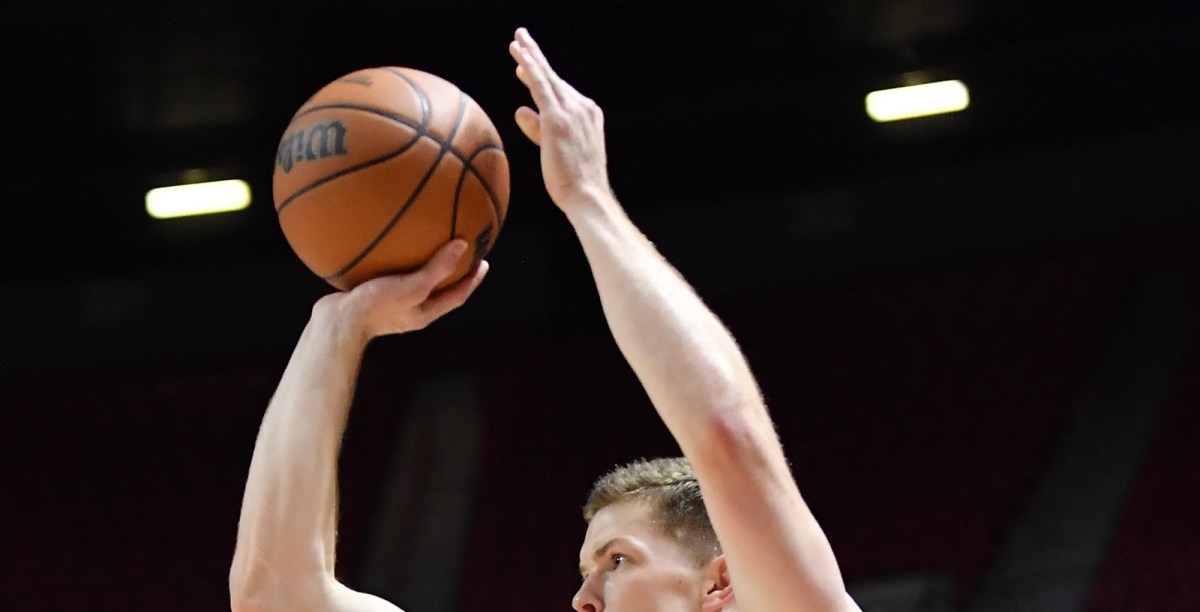 Report: Spurs re-sign Riley Minix to two-way deal