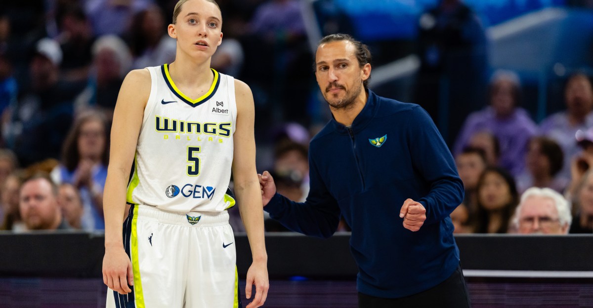 WNBA player steps in as fans campaign against head coach