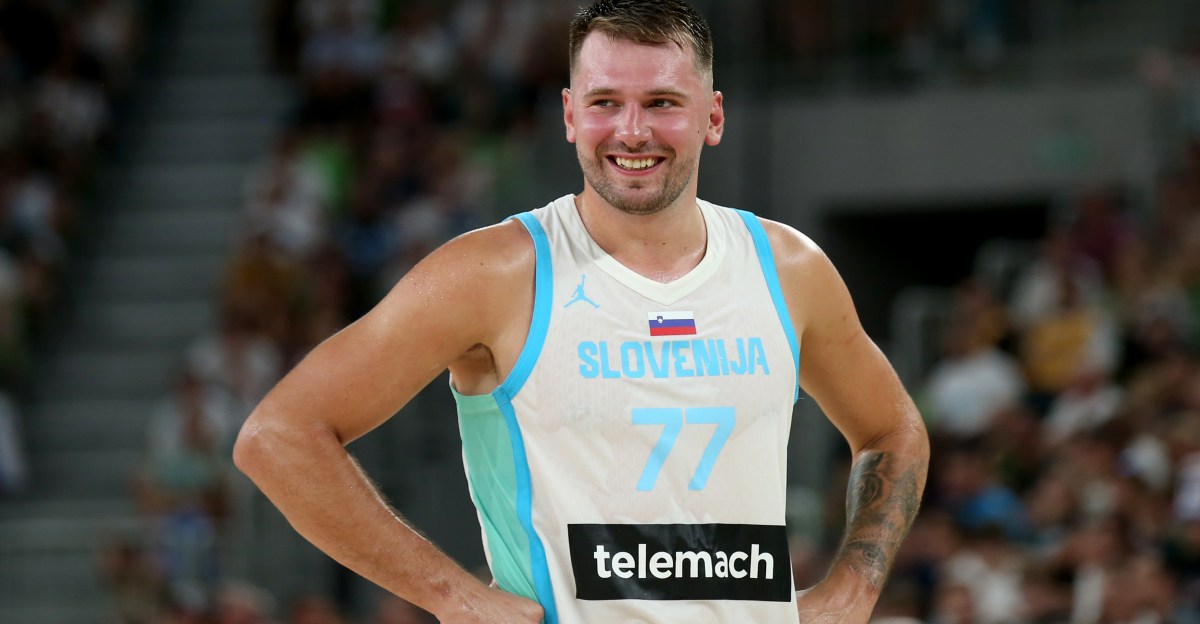 Report: Luka Dončić diagnosed with knee contusion, not serious injury