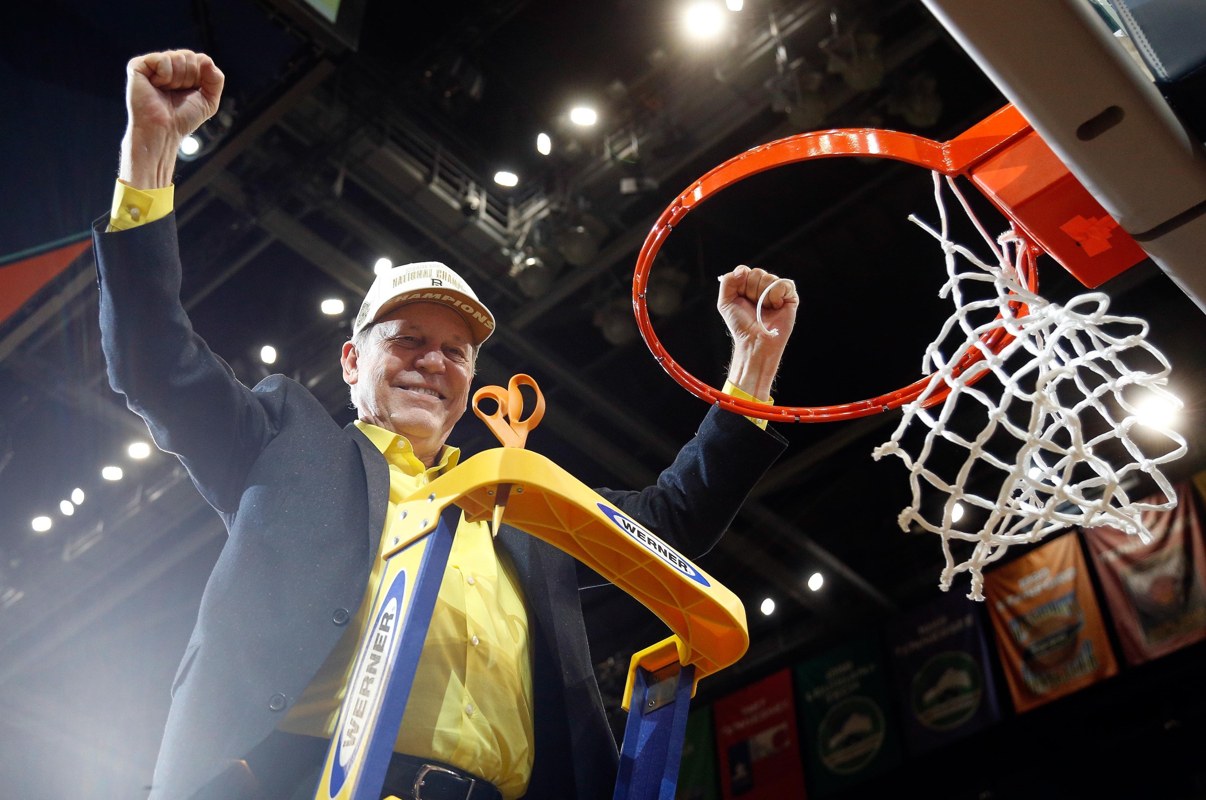 Apr 7, 2019; Tampa, FL, USA; Baylor Lady Bears associate head coach Bill Brock cuts the net after defeating Notre Dame Fighting Irish to win the championship game of the women’s Final Four of the 2019 NCAA Tournament at Amalie Arena. Mandatory Credit: Kim Klement-Imagn Images