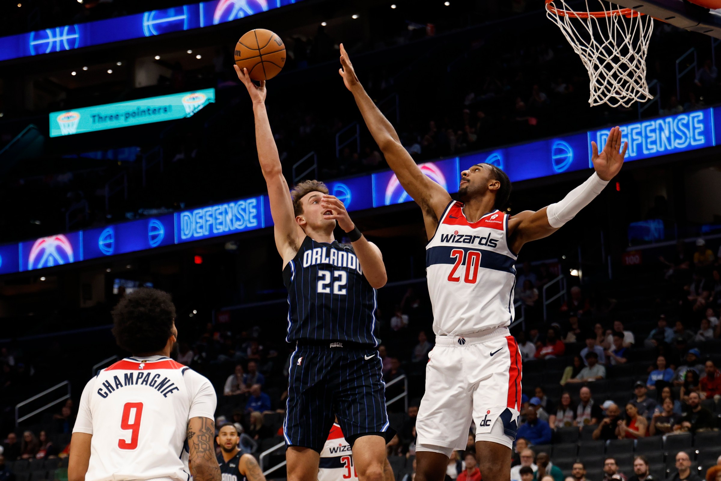 Washington Wizards big man defends Orlando’s Franz Wagner.