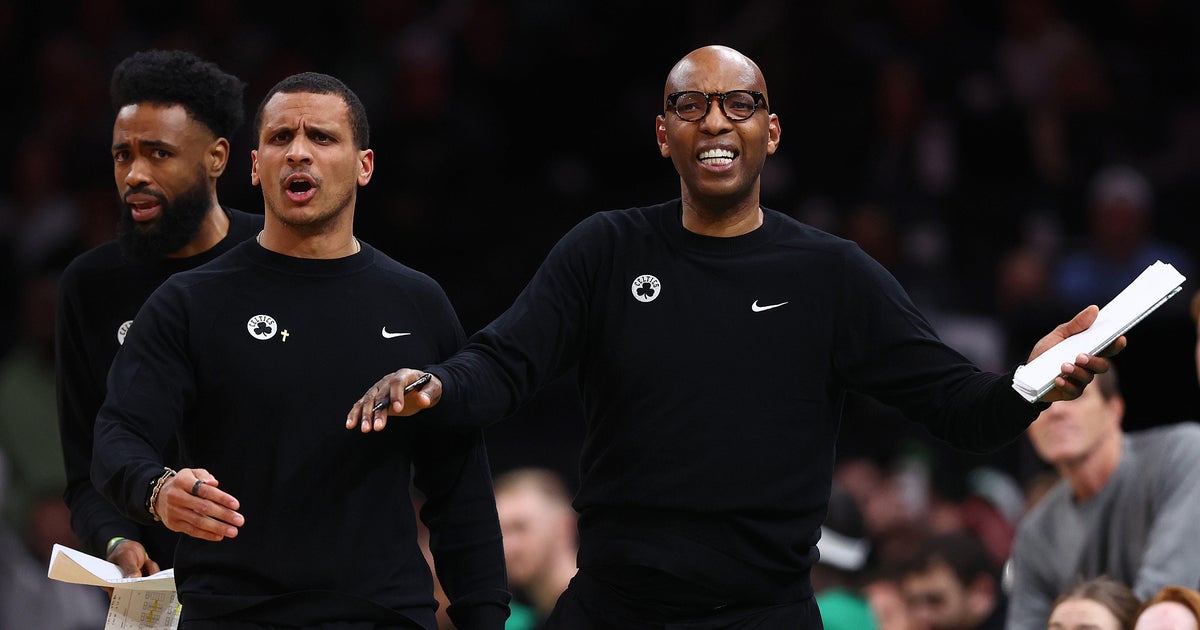 Joe Mazzulla, Jaylen Brown furious with officiating during Celtics loss to Bulls