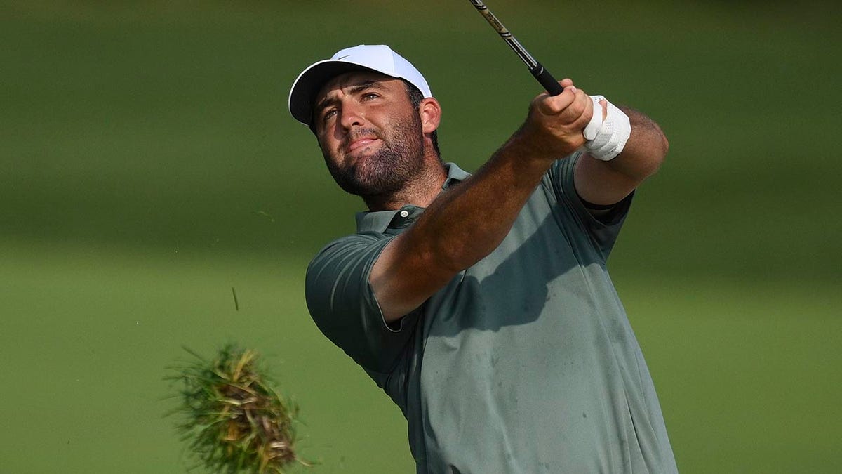 Scottie Scheffler swings club