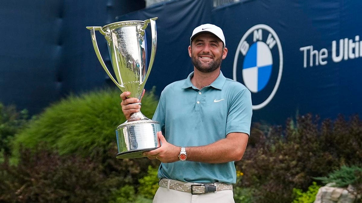Scottie Scheffler holds trophy