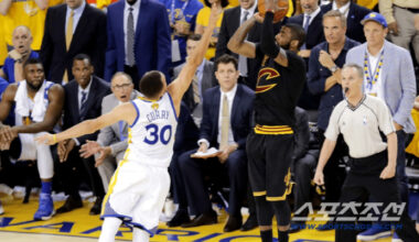The SHOT by Kyrie Irving. The best shooting scene of the 21st century. Second place is Ray Allen