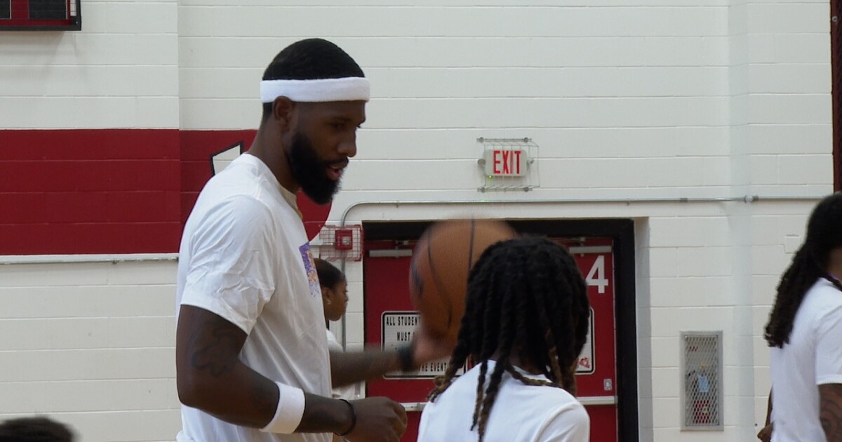 Phoenix Suns Royce O'Neale hosts basketball camp at Harker Heights