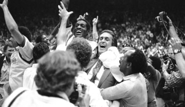 Hall of Fame coach Pat Riley joins Lakers greats in bronze