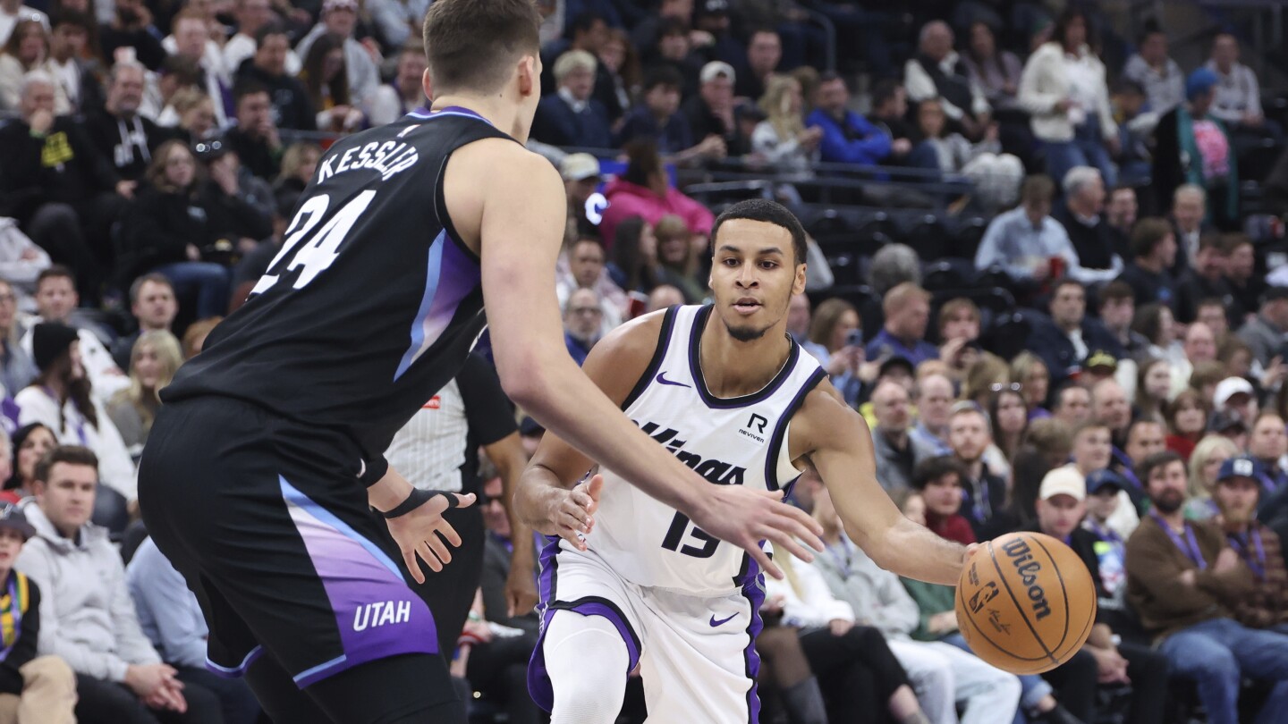 Murray scores 26 points to spark hot-shooting Kings to a 118-101 win over Jazz