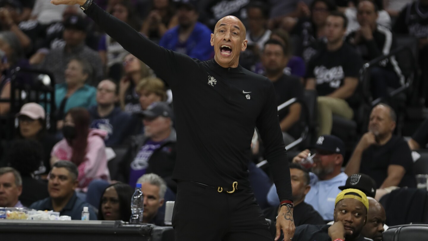 Kings finalizing a deal to keep Doug Christie as coach, AP source says