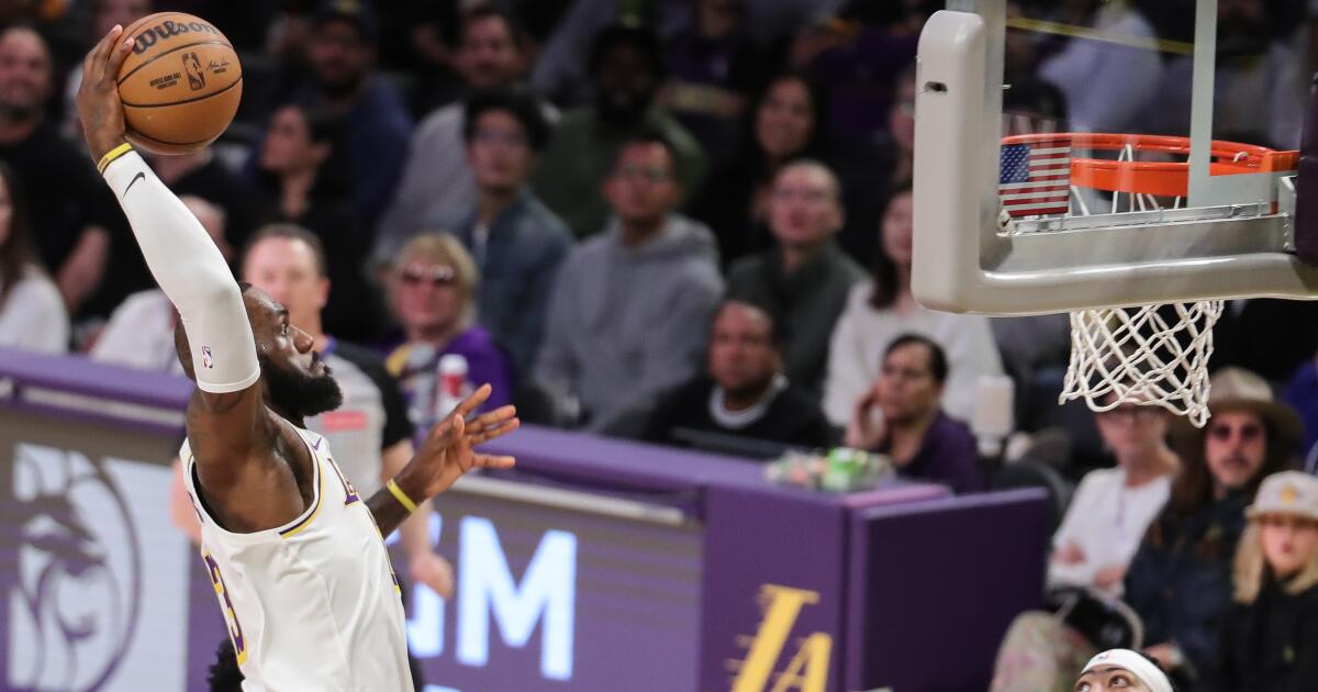 LeBron James returns and Lakers hold on to beat Memphis Grizzlies
