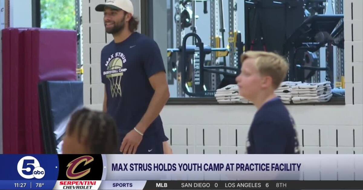 Max Strus holds youth camp at Cavs practice facility