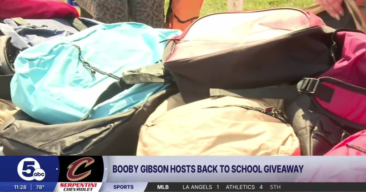Former Cavs guard Booby Gibson hosts back-to-school giveaway in Cleveland