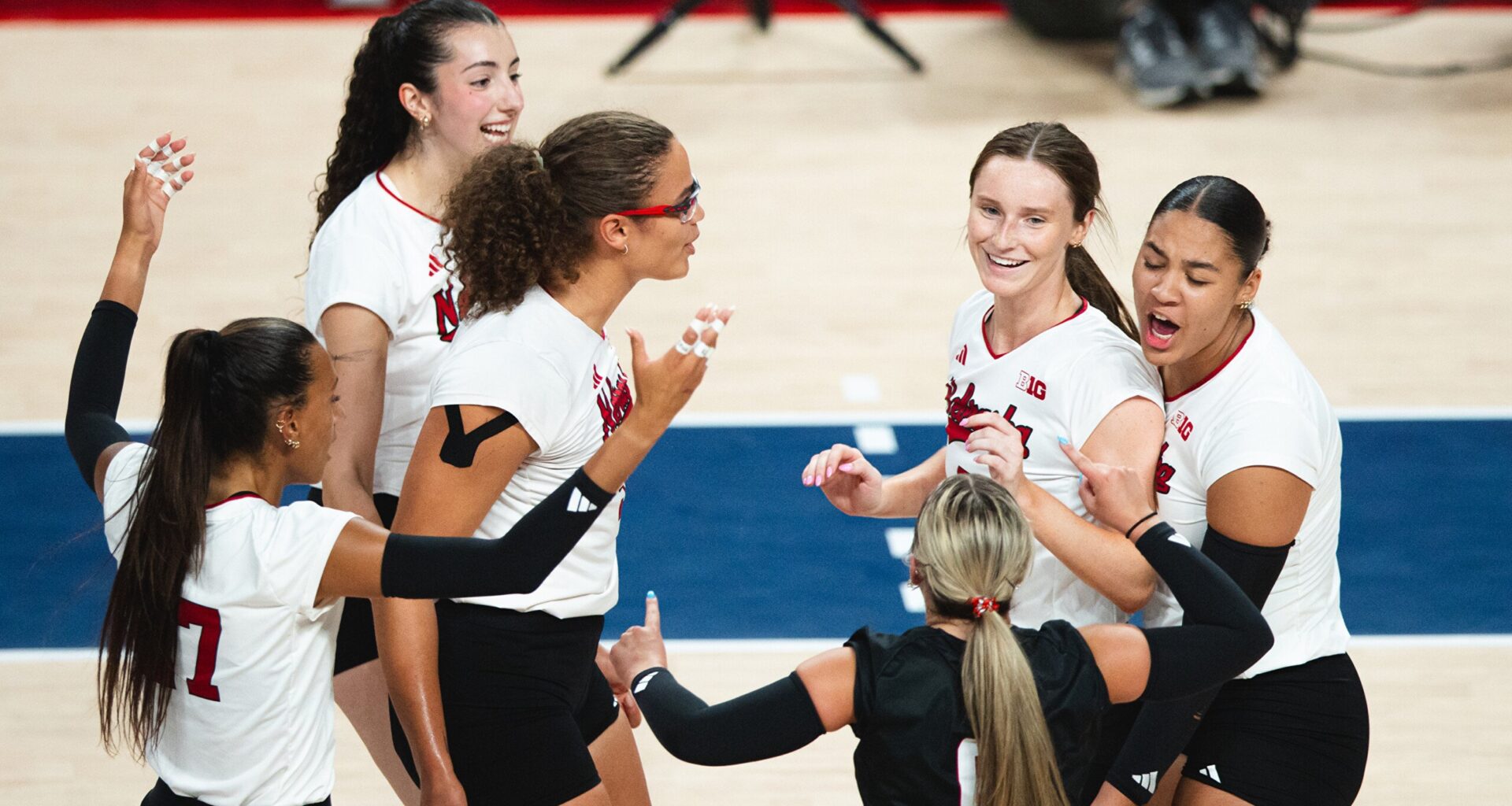 No. 1 Nebraska volleyball sweeps No. 6 Stanford, makes splash at AVCA First Serve Showcase
