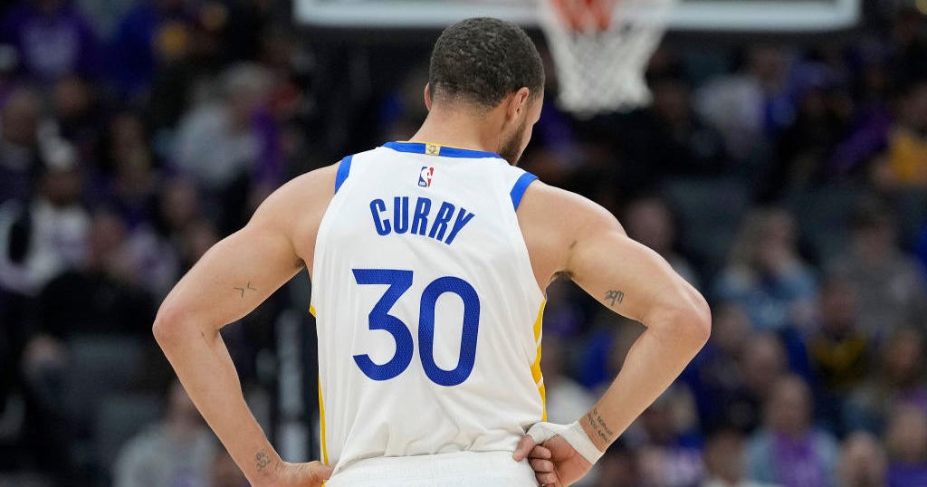 Warriors give up 18-point lead, lose to Kings