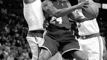 Bryant returns to hand Celtics record-tying 13th straight loss