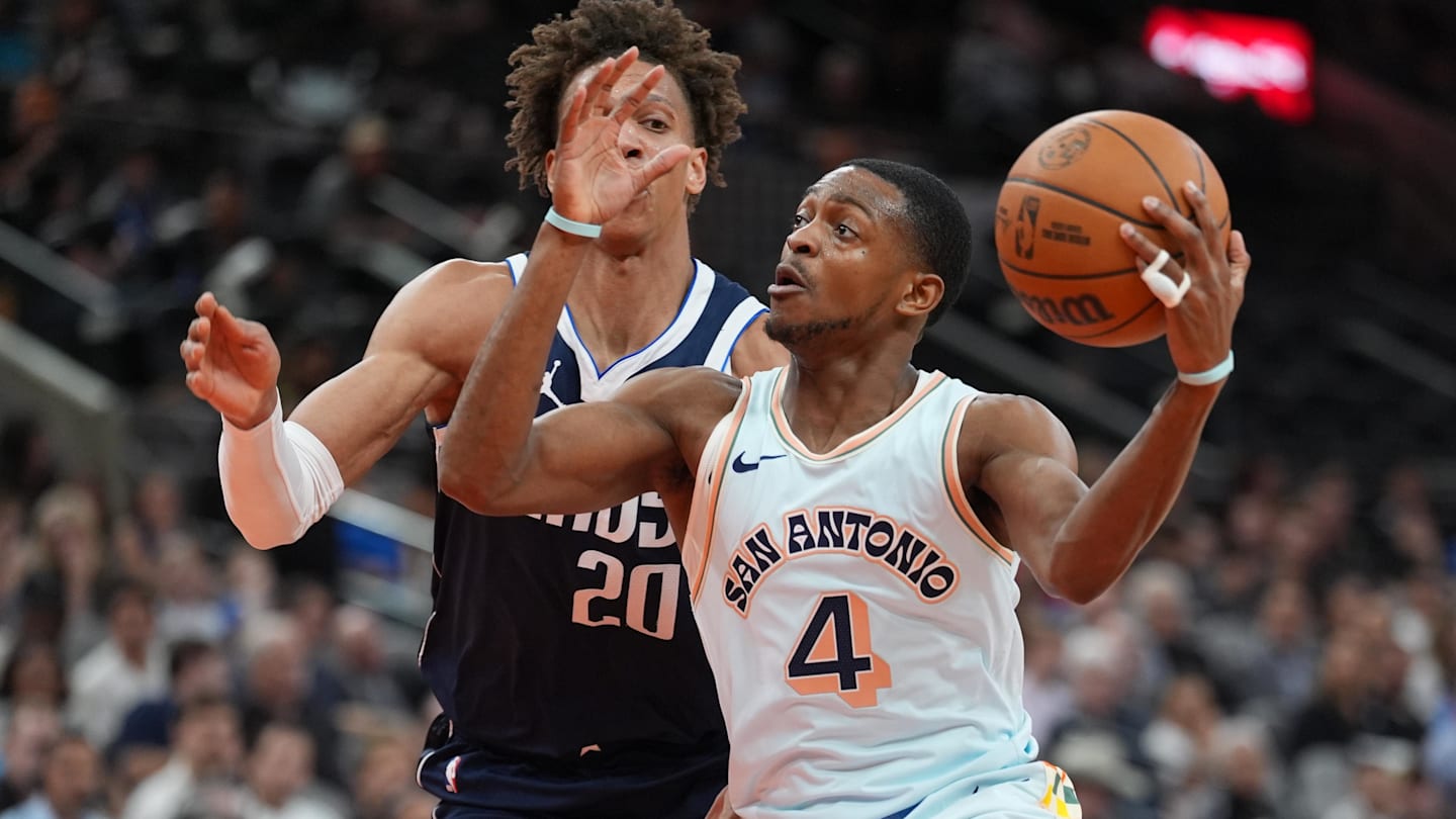 Mar 12, 2025; San Antonio, TX; De'Aaron Fox drives the ball against Kessler Edwards in the first half at Frost Bank Center