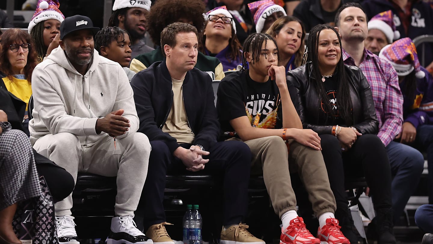 Dallas Mavericks v Phoenix Suns