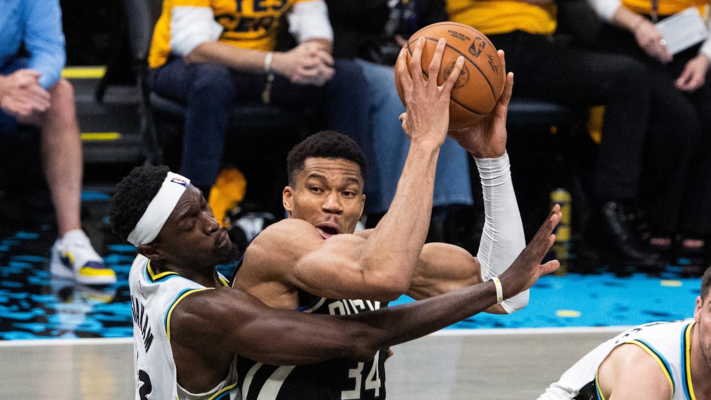 Bucks' Giannis Antetokounmpo Predicts Surprise Offseason Signing Will Be X-Factor
