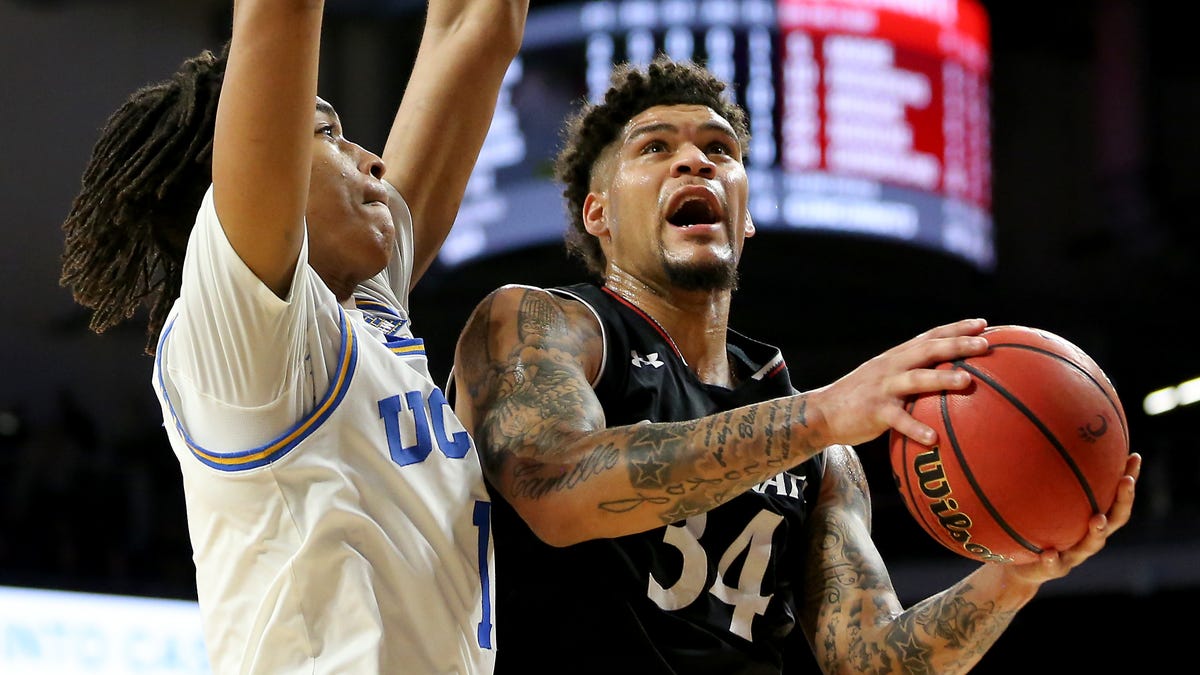 Former UC guard Jarron Cumberland signs training camp deal with Lakers