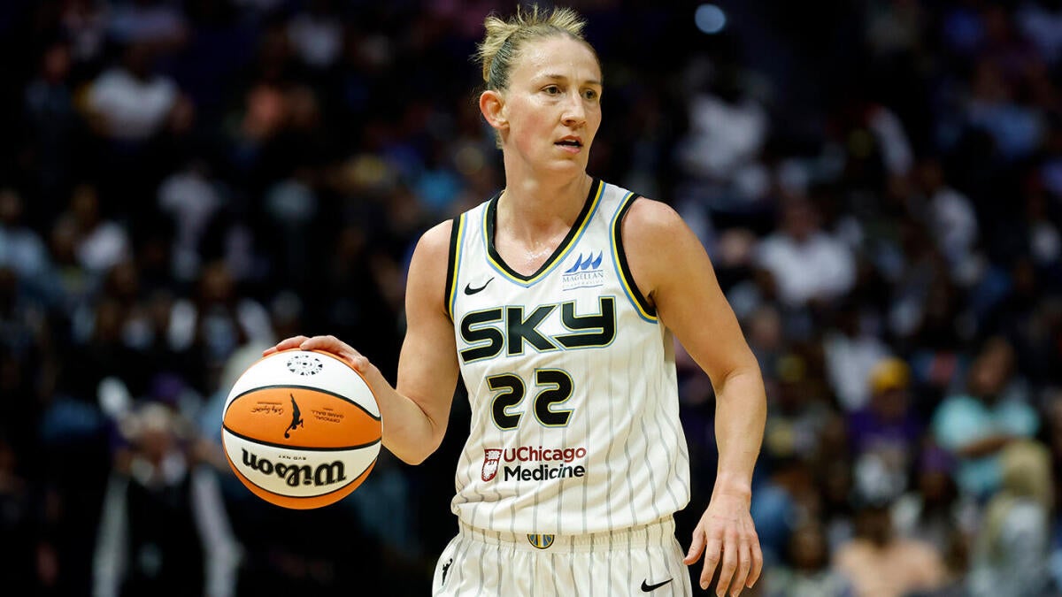 Courtney Vandersloot responds to Angel Reese, says age is 'not a factor' and she'll return to Sky next season