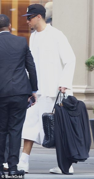 Over the weekend the 29-year-old model and 28-year-old Phoenix Suns guard were spotted exiting the same New York City hotel