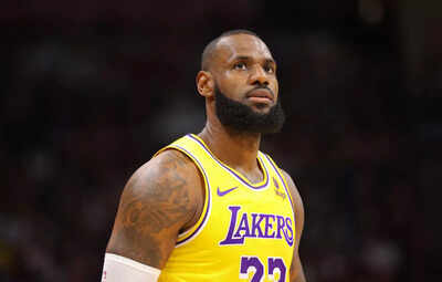 LeBron James reacts to Kawhi Leonard's $28 million endorsement deal controversy with a two-word message