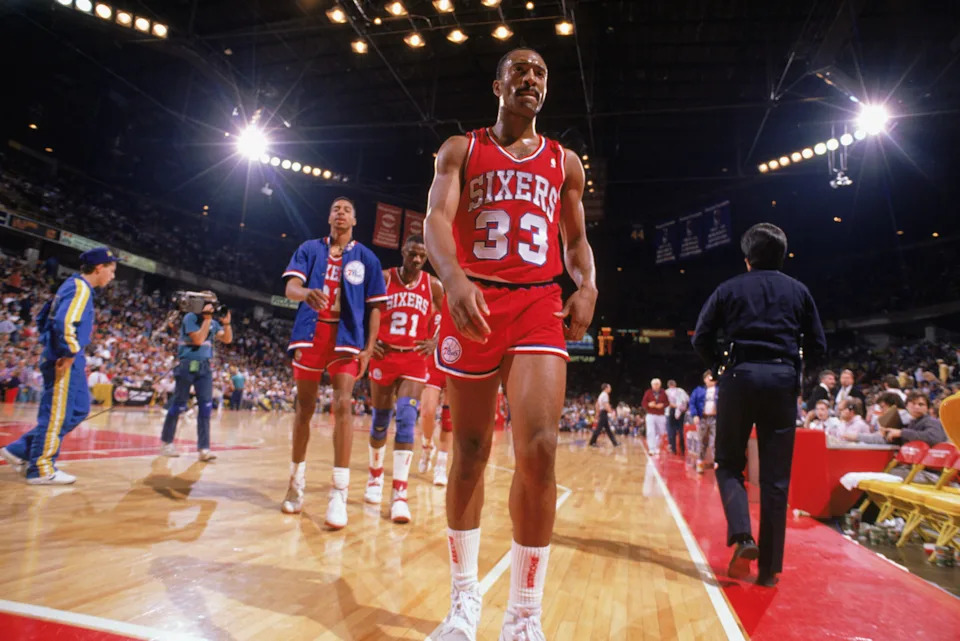 1989: Hersey Hawkins #33 of the Philadelphia 76ers walks off the court during the 1988-1989 NBA season. (Photo by Mike Powell/Getty Images)