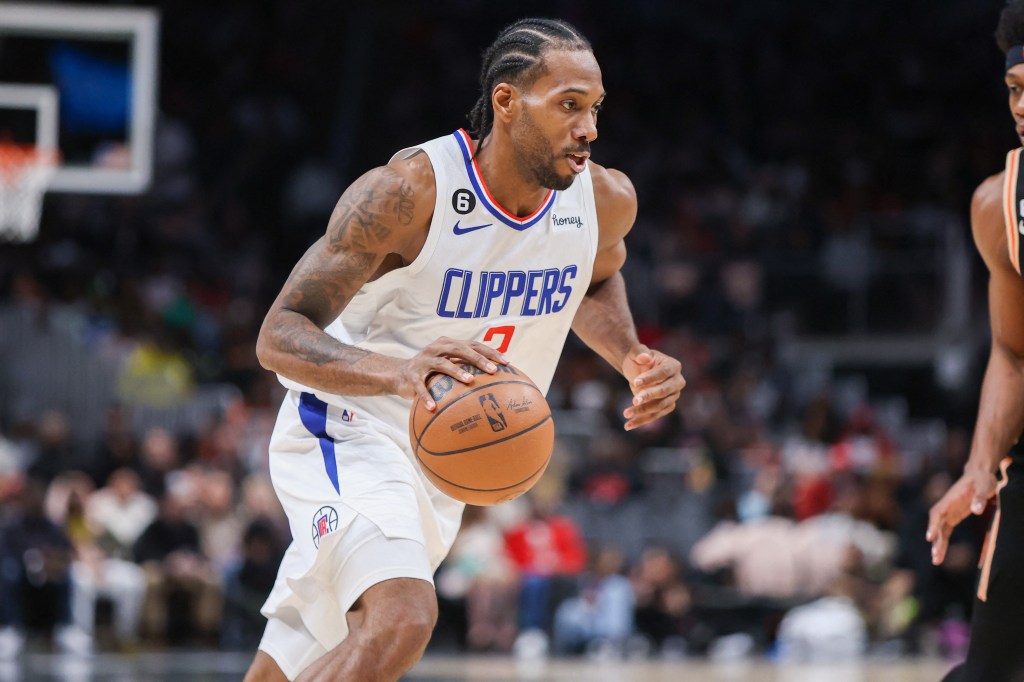 LA Clippers forward Kawhi Leonard (2) drives to the basket against the Atlanta Hawks in the second half at State Farm Arena. 