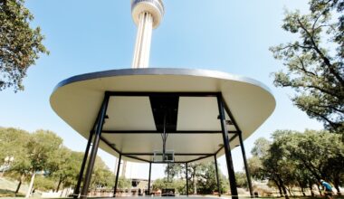 San Antonio Spurs, McCombs family unveil new public basketball court at Hemisfair