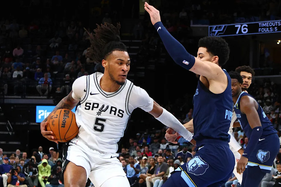 Feb 3, 2025; Memphis, Tennessee, USA; San Antonio Spurs guard Stephon Castle (5) drives to the basket as Memphis Grizzlies guard Scotty Pippen Jr. (1) defends during the third quarter at FedExForum. Mandatory Credit: Petre Thomas-Imagn Images