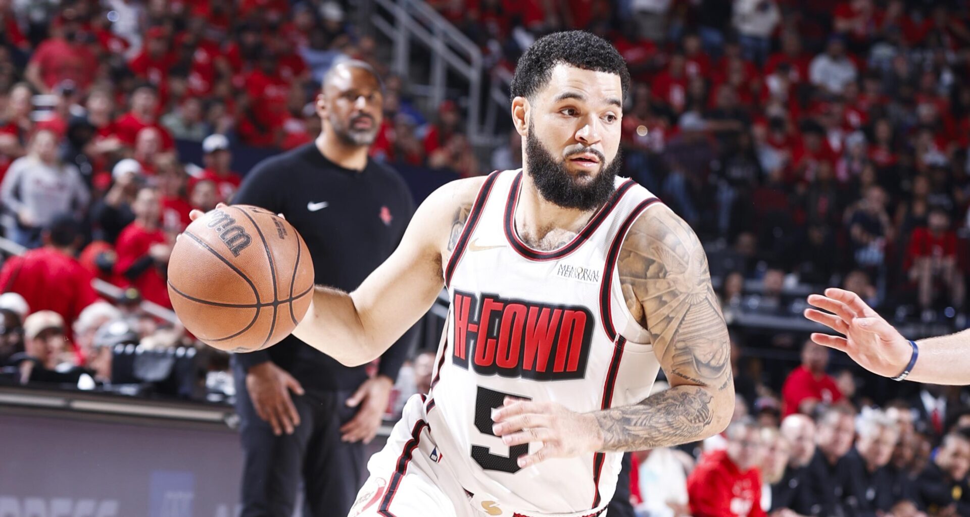 How Fred VanVleet's Contract Impacts Rockets' Free Agency, Salary Cap amid Injury