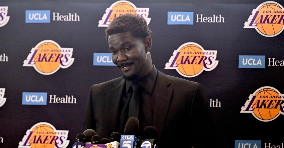 DeAndre Ayton is set up to thrive for the Lakers, but will he?