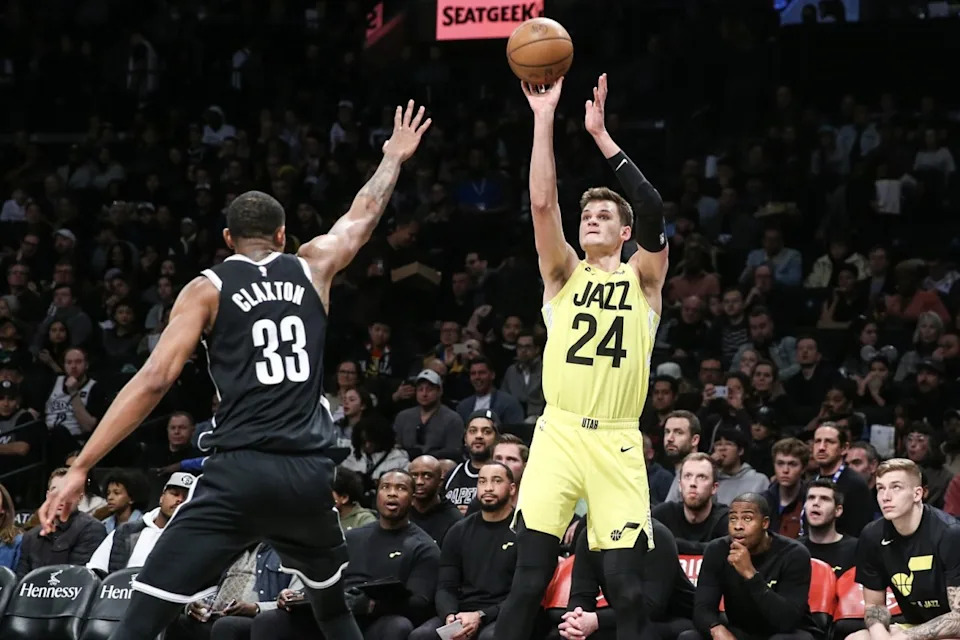 Utah Jazz center Walker Kessler (24) shoots over Brooklyn Nets center Nic Claxton (33)Wendell Cruz-Imagn Images