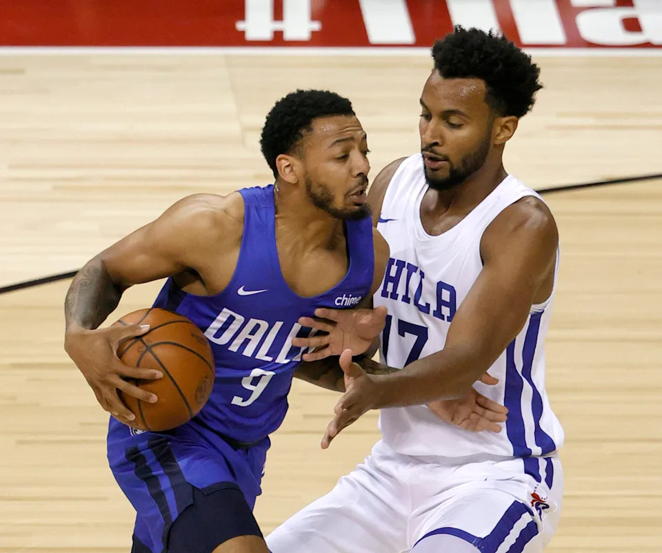 LAS VEGAS, NEVADA - AUGUST 09: Carlik Jones #9 of the Dallas Mavericks drives against Braxton Key #17 of the Philadelphia 76ers during the 2021 NBA Summer League at the Thomas & Mack Center on August 9, 2021 in Las Vegas, Nevada. NOTE TO USER: User expressly acknowledges and agrees that, by downloading and or using this photograph, User is consenting to the terms and conditions of the Getty Images License Agreement. (Photo by Ethan Miller/Getty Images)