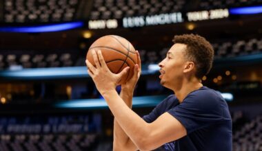 Dallas Mavericks make re-signing of guard Dante Exum official