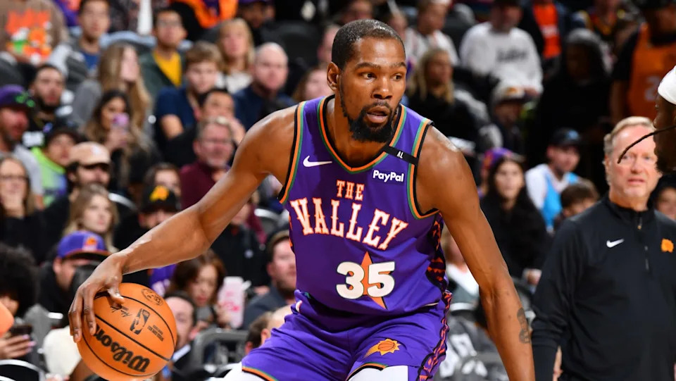 Kevin Durant on the court