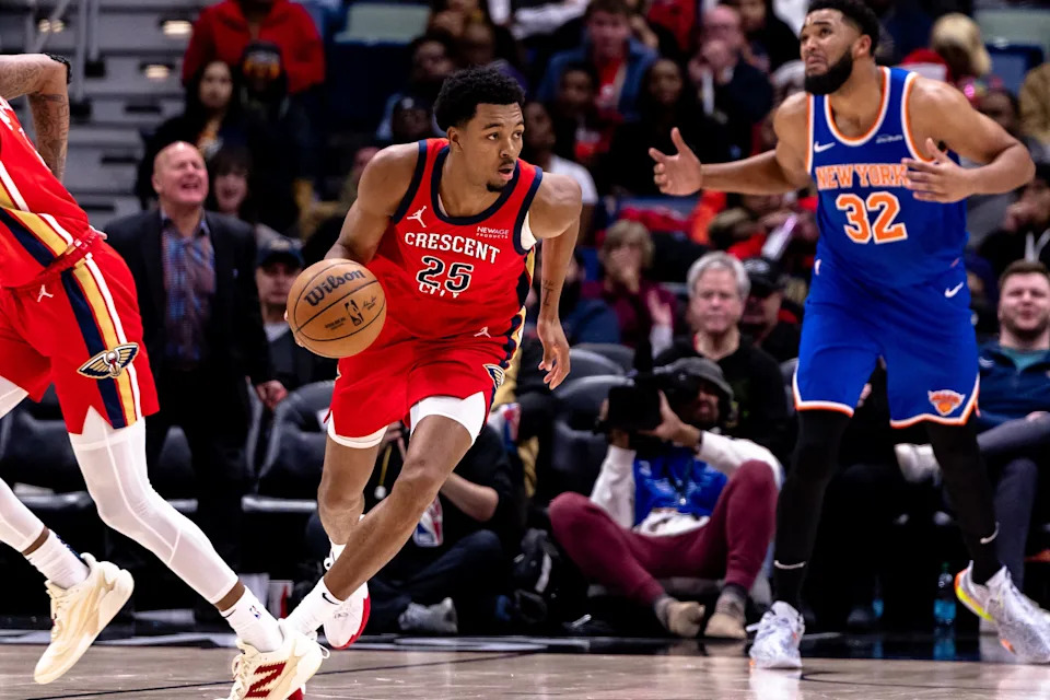 Dec 21, 2024; New Orleans, Louisiana, USA; New Orleans Pelicans guard Trey Murphy III (25) brings the ball up court against the New York Knicks during the second half at Smoothie King Center. Mandatory Credit: Stephen Lew-Imagn Images