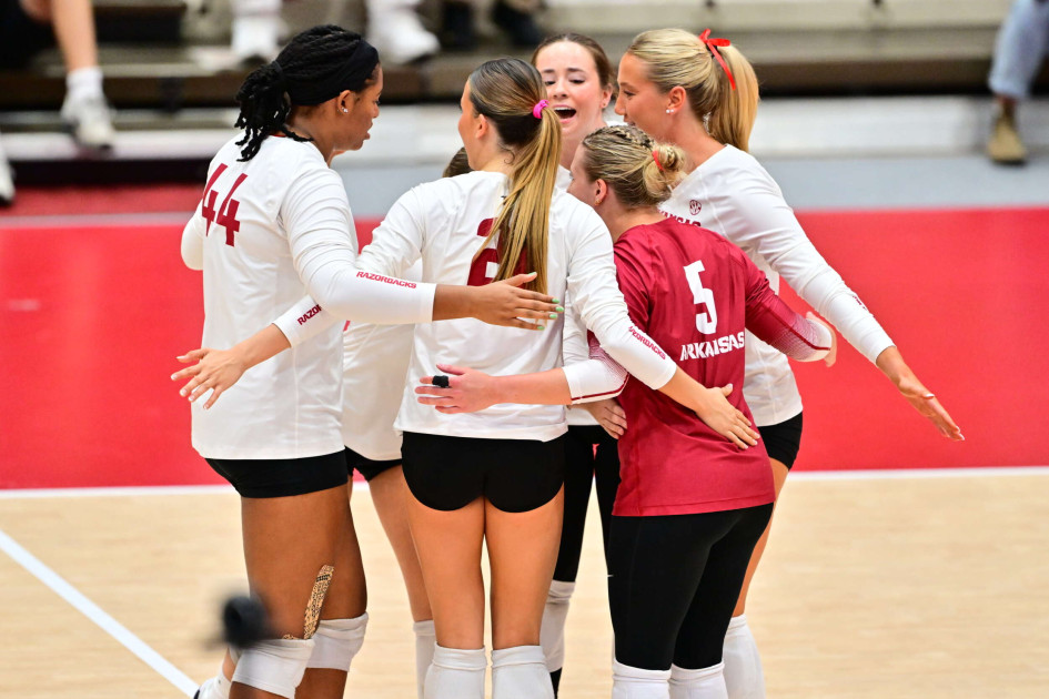 Hogs Sweep Salukis in Razorback Invite Opener