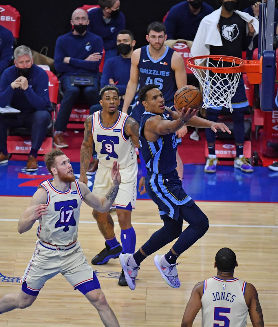 Apr 4, 2021; Philadelphia, Pennsylvania, USA; Memphis Grizzlies guard Desmond Bane (22) scores a layup past Philadelphia 76ers forward Ignas Brazdeikis (17) during the fourth quarter at Wells Fargo Center. Mandatory Credit: Eric Hartline-USA TODAY Sports