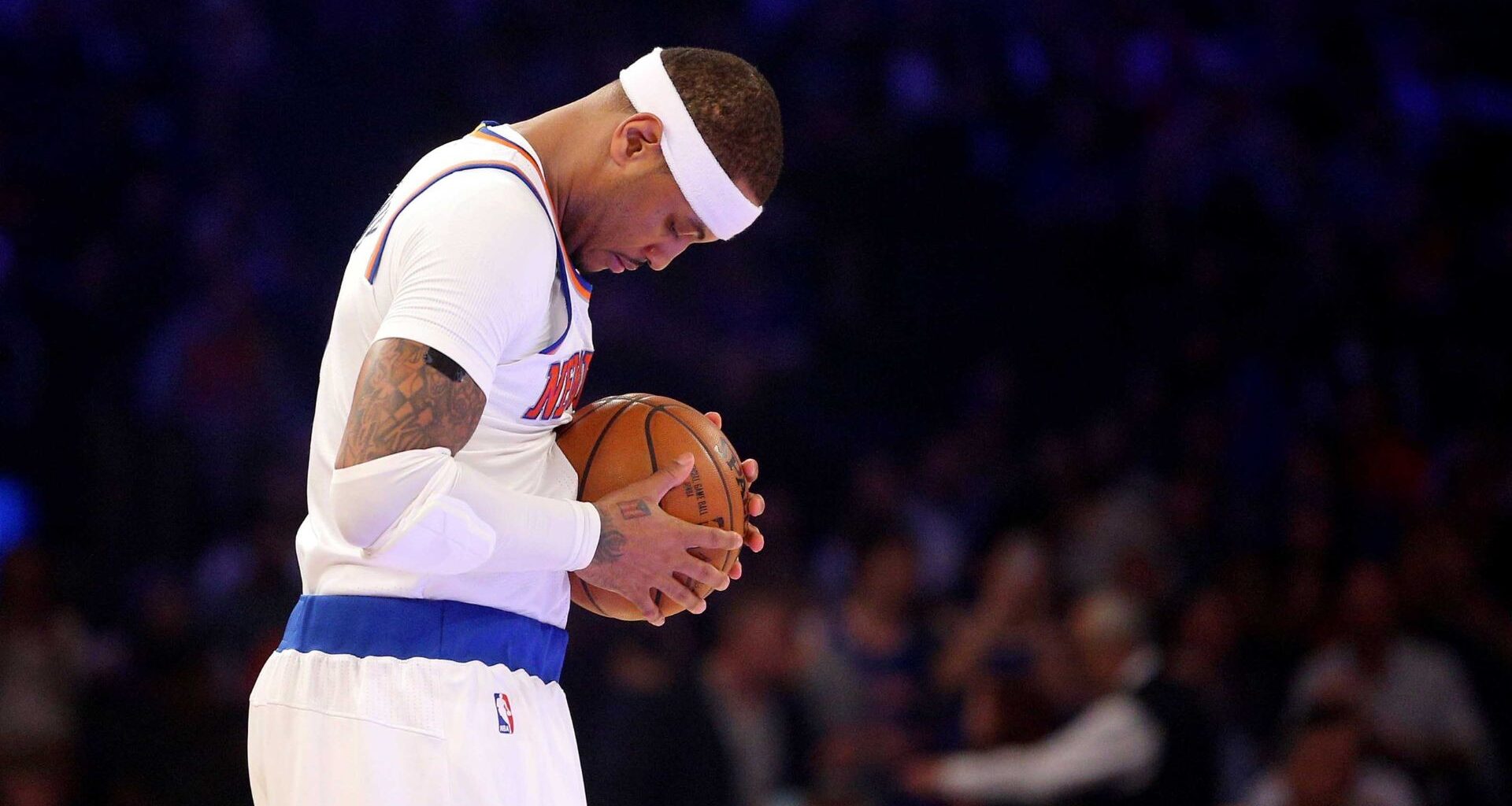 USA forward Carmelo Anthony (15) high fives teammates against Sweden during the men's basketball semifinal match