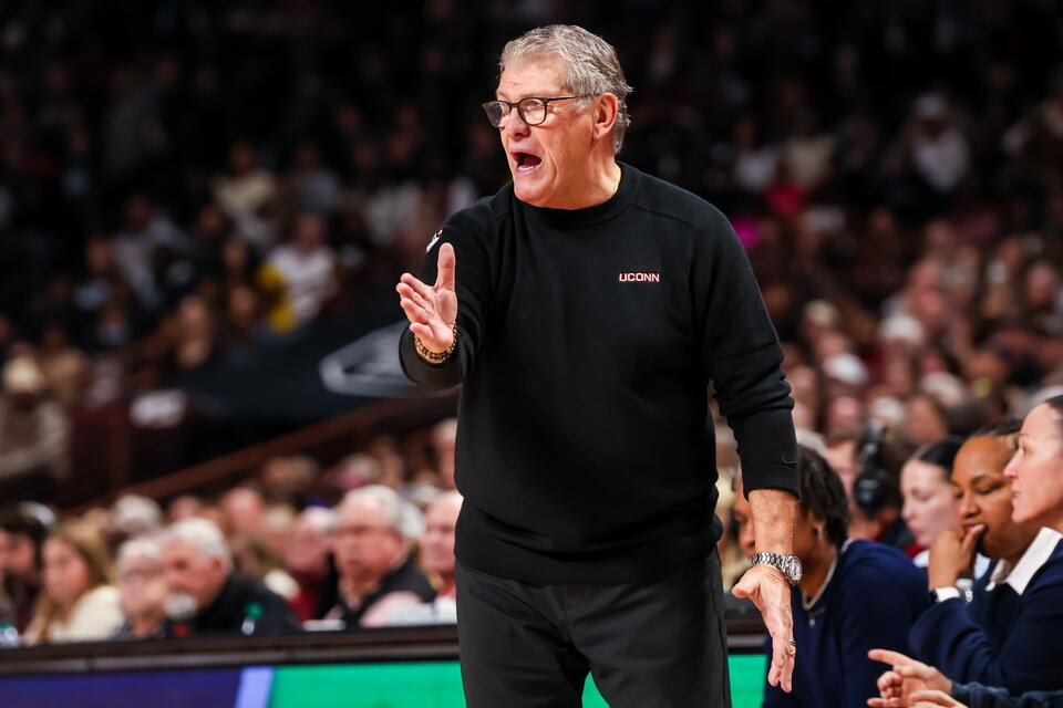“Doing The Best You Can and Crossing Your Fingers”: When Geno Auriemma Shared the Hardest Lesson He Learned About Coaching Growth