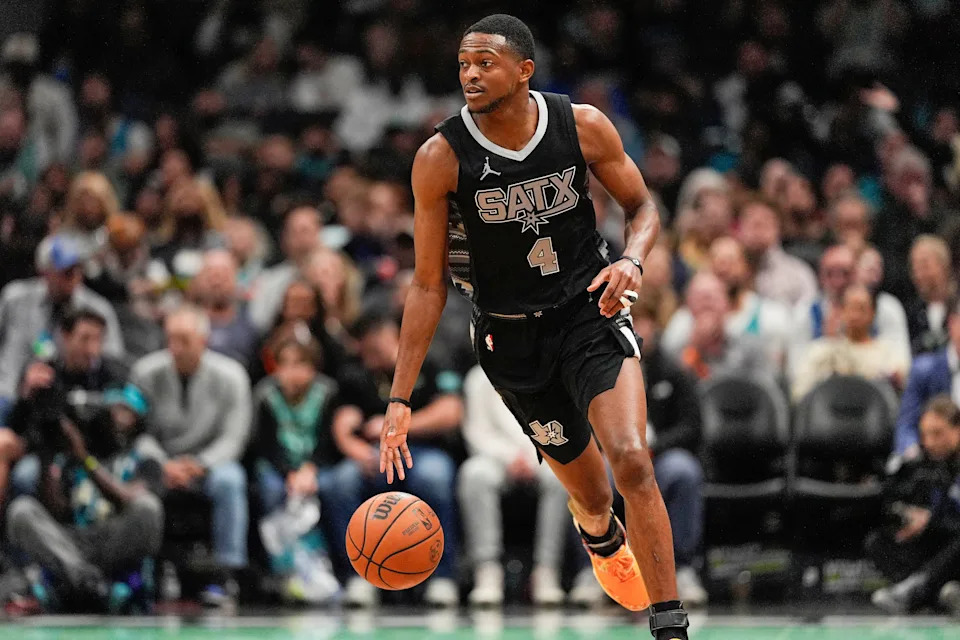 Feb 7, 2025; Charlotte, North Carolina, USA; San Antonio Spurs guard De'Aaron Fox (4) brings the ball up court against the Charlotte Hornets during the second half at Spectrum Center. Mandatory Credit: Jim Dedmon-Imagn Images