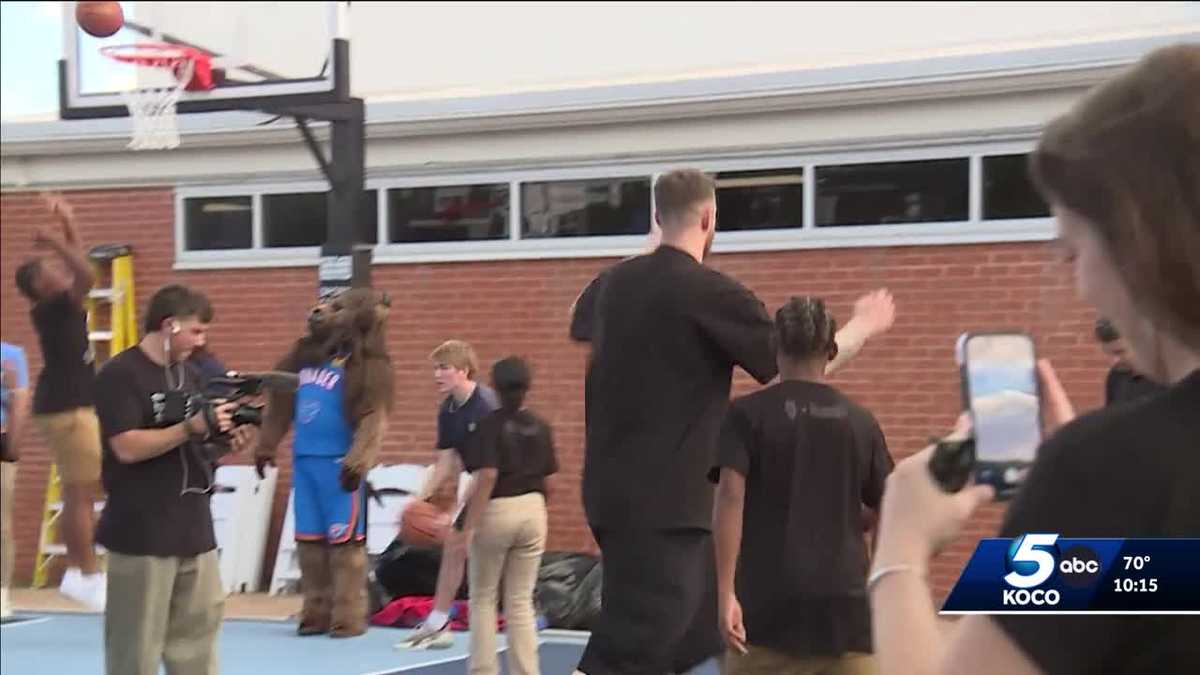 Isaiah Hartenstein unveils new basketball court at Boys and Girls Club