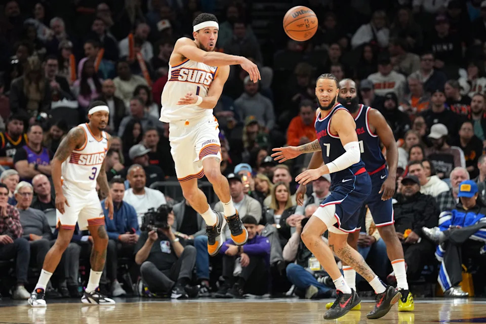 Phoenix Suns guard Devin Booker (1) passes against the LA Clippers during the second half at Footprint Center on Jan. 27, 2025.