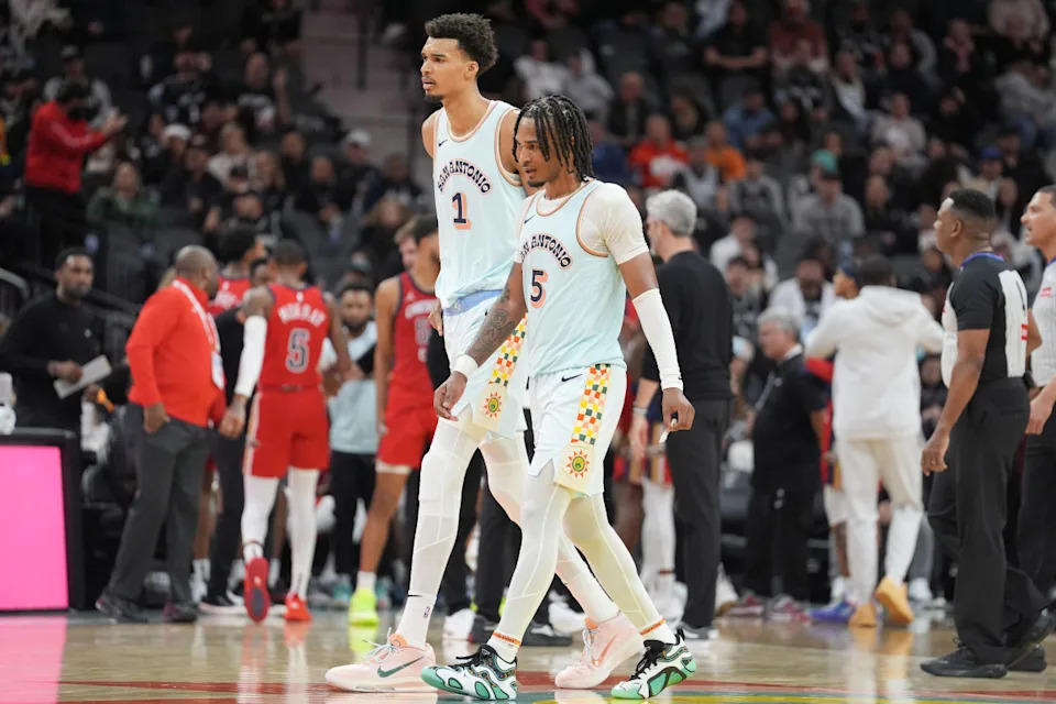 San Antonio Spurs center Victor Wembanyama (1) and guard Stephon Castle (5)© Daniel Dunn-Imagn Images