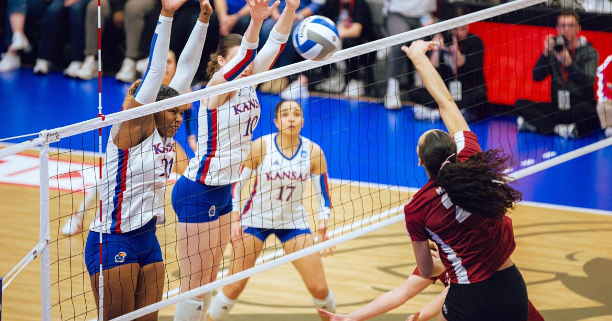 Kansas volleyball drops five-set battle against Creighton | Sports