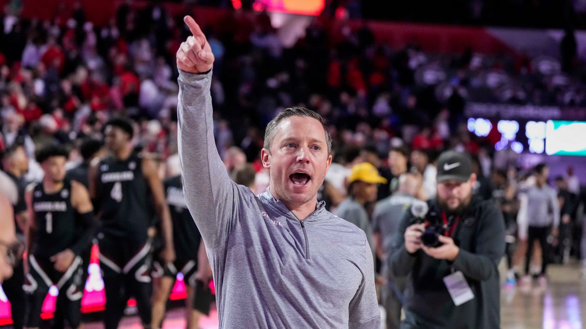 Georgia basketball coach Mike White gets extension after NCAA trip
