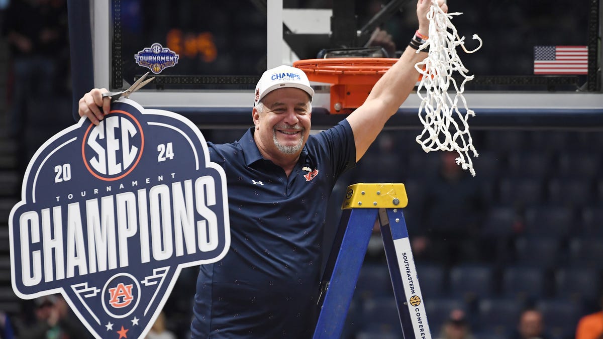 How old is Bruce Pearl? Age, more on former Auburn basketball coach