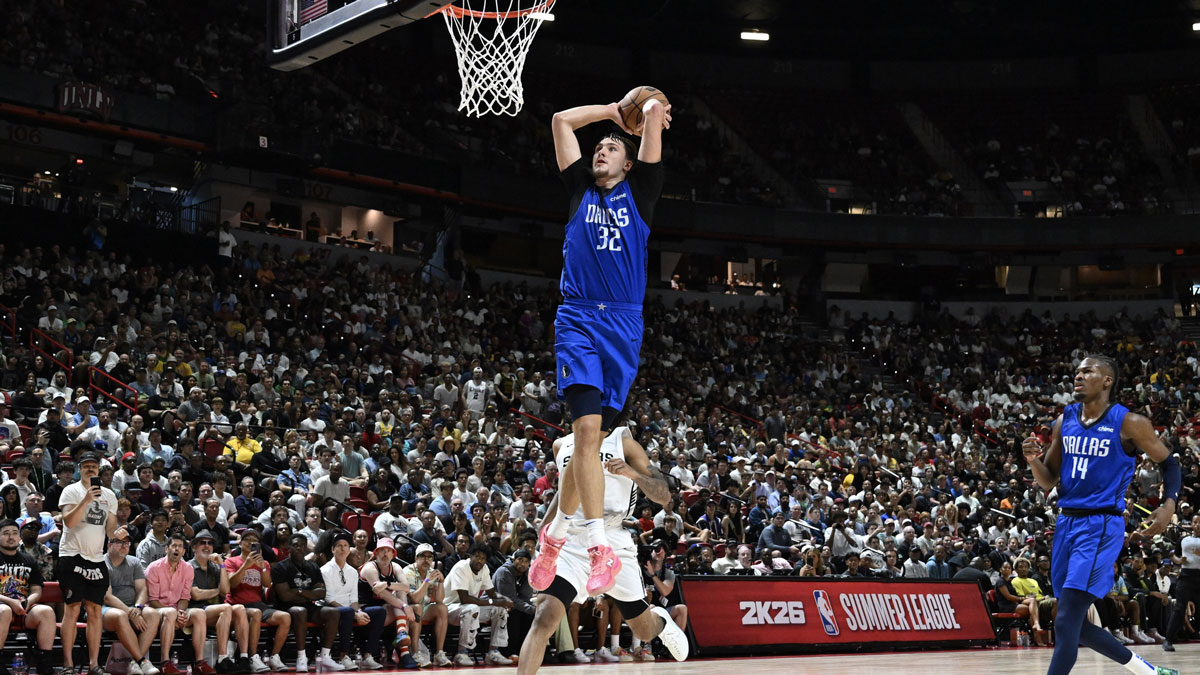 Dallas Mavericks forward Cooper Flagg (32) dunks against the San Antonio Spurs in the fourth quarter of their game at Thomas & Mack Center. 